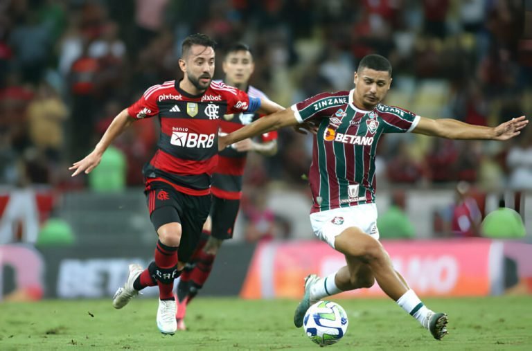 Flamengo e Fluminense disputam jogo que pode definir vencedor da Taça Guanabara