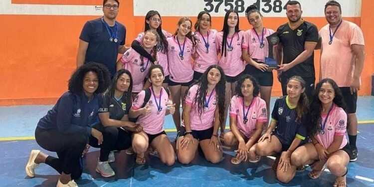 Equipes francisquenses conquistam o segundo lugar em campeonato de voleibol em Mantenopolis