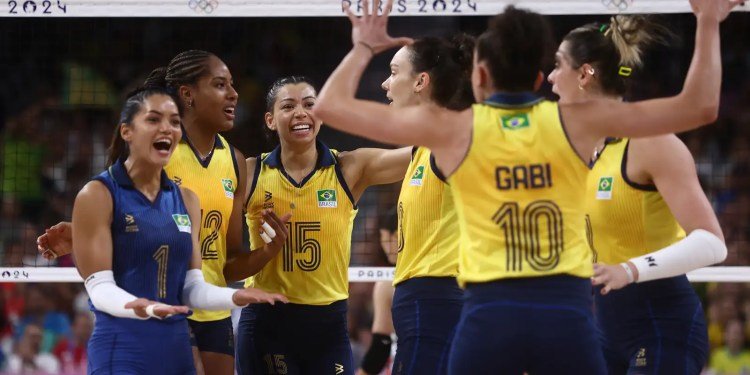 Brasil vence República Dominicana e vai à semifinal no vôlei feminino