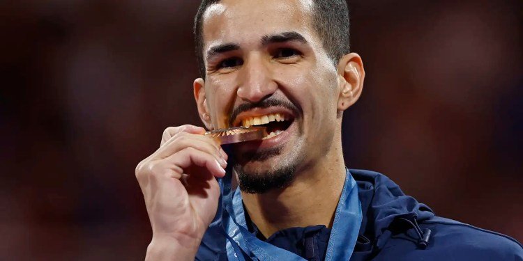 Edival Pontes conquista bronze para o Brasil no taekwondo