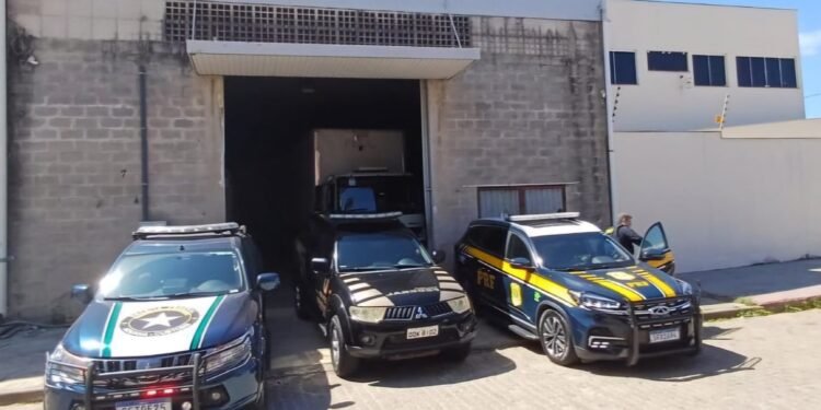 Operação policial apreende mais de R$ 2,340 milhões em cigarros contrabandeados