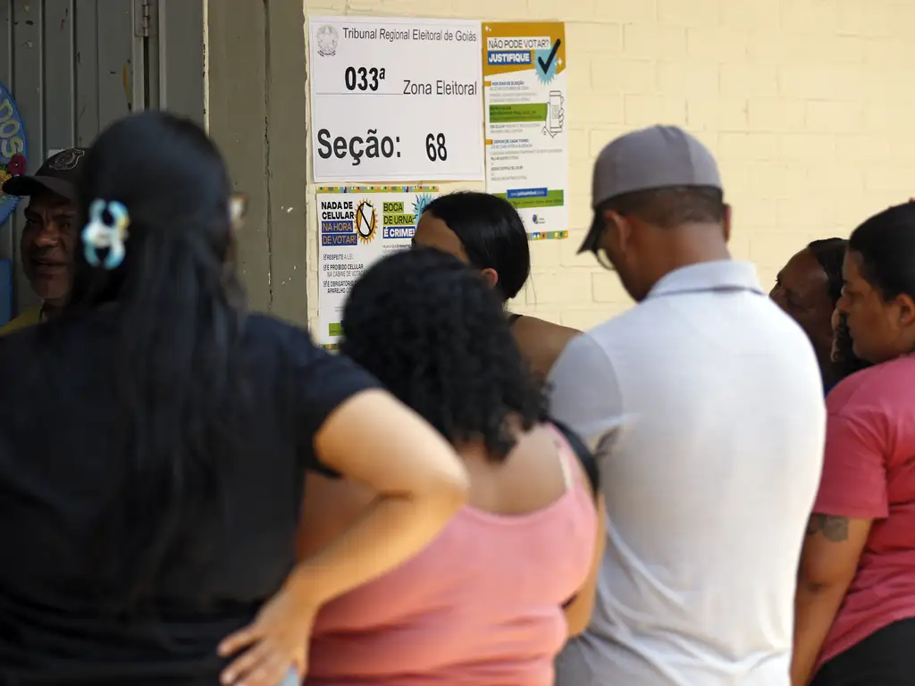 Valparaíso (GO), 06/10/2024 - Eleitores durante dia de votação nas eleições 2024. Foto: Bruno Peres/Agência Brasil