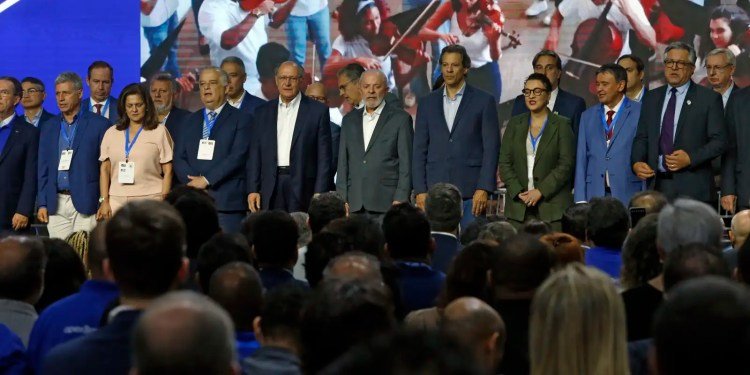 Lula amplia Programa Acredita para beneficiar empresas exportadoras