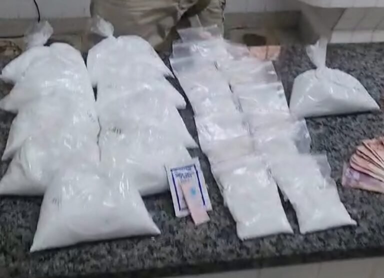 ES: motorista é detido transportando 1,5kg de cocaína pronta para venda