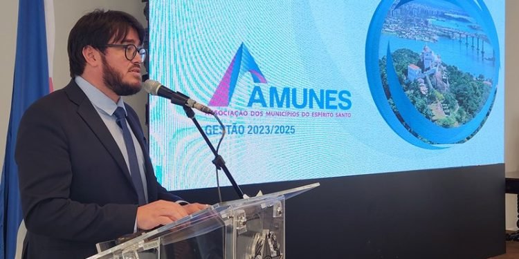 Casagrande recebe nova diretoria da Amunes no Palácio Anchieta