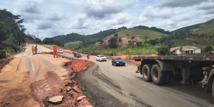 Liberada rodovia em Iúna, no Caparaó