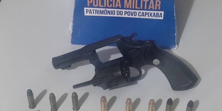 POLÍCIA MILITAR APREENDE ARMA E MUNIÇÕES NA ZONA RURAL DE JOASSUBA