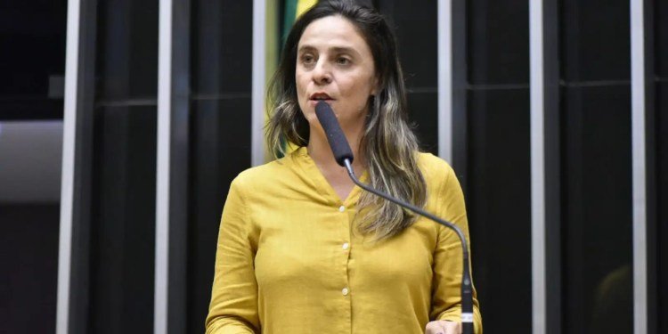 Projeto quer suspender salário de militares da ditadura