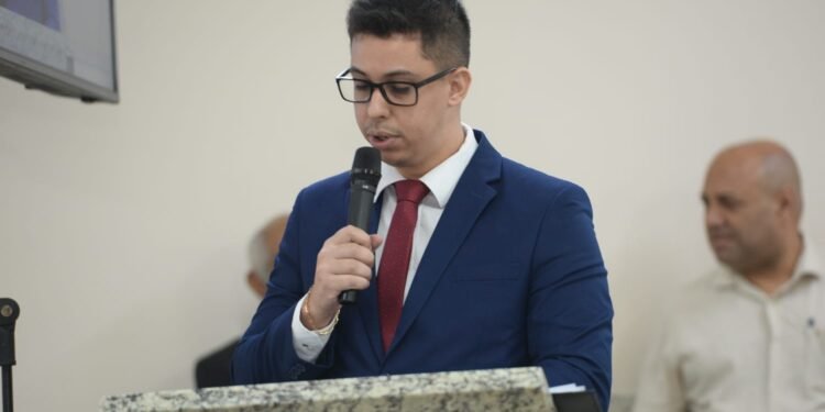 Vereador mais jovem é o novo líder do prefeito na Câmara