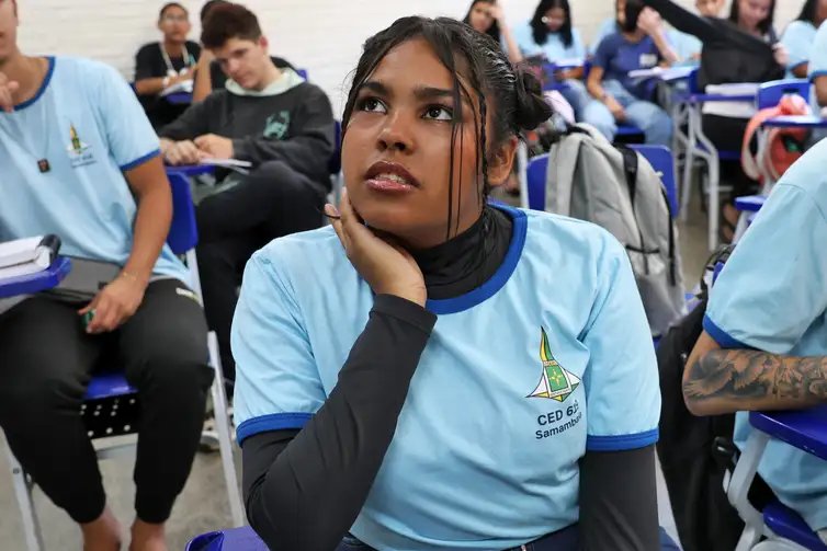 Brasília (DF), 19/02/2025 - Programa Pé-de-Meia. A aluna da escola CED619 da Samambaia, Aline Rocha Soares. Foto: Antônio Cruz/Agência Brasil