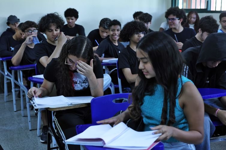 Brasília (DF), 13/02/2025 - Programa Pé de Meia. Alunos durante aula na escola Setor Oeste. Foto: Antônio Cruz/Agência Brasil