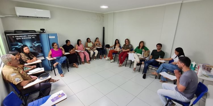 Prefeitura de Barra de São Francisco promove a primeira reunião para preparar o Maio Amarelo de Combate à Exploração Infantil