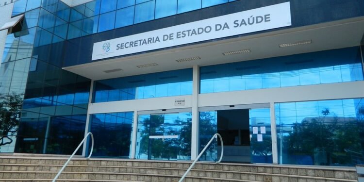 Secretaria de Saúde do ES abre seleção com salário até R$ 5,8 mil com vagas pra nível superior e nível médio