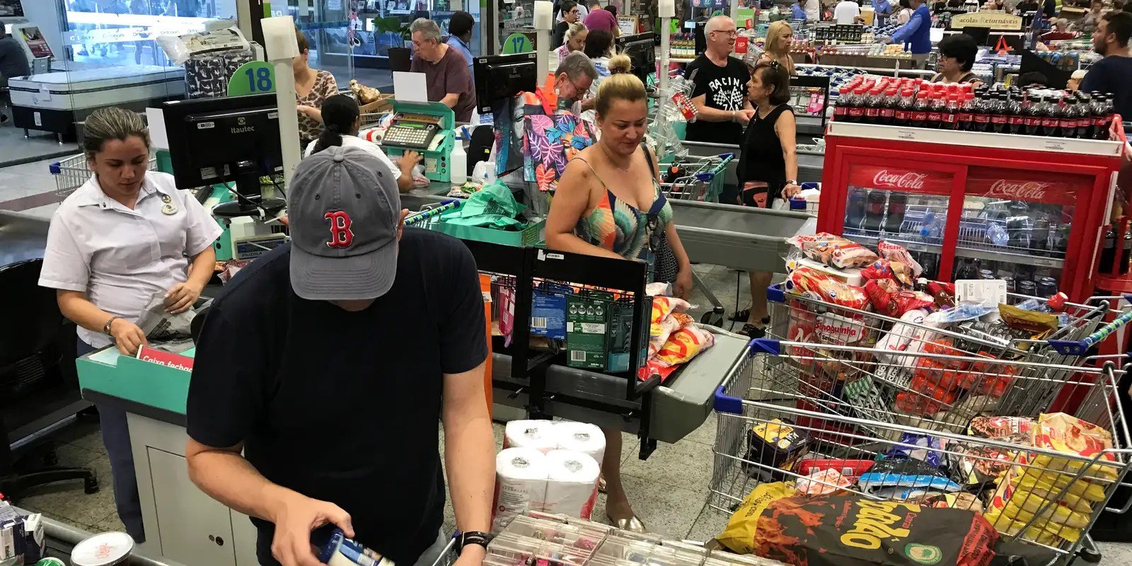 Supermercados defendem contrato de trabalho por hora