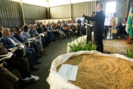 Brasília (DF), 20/05/2025 - Presidente da CONAB, Edegar Pretto, participa do 2º Diálogo Brasil-África sobre Segurança Alimentar, Combate à fome e desenvolvimento rural Os objetivos do evento incluem o compartilhamento de experiências em produção agropecuária e aquícola, a troca de conhecimentos e tecnologias, o debate sobre o papel de políticas públicas eficazes, a discussão sobre pesquisa e inovação, e a valorização da agricultura familiar e da sustentabilidade. Foto: Jose Cruz/Agência Brasil