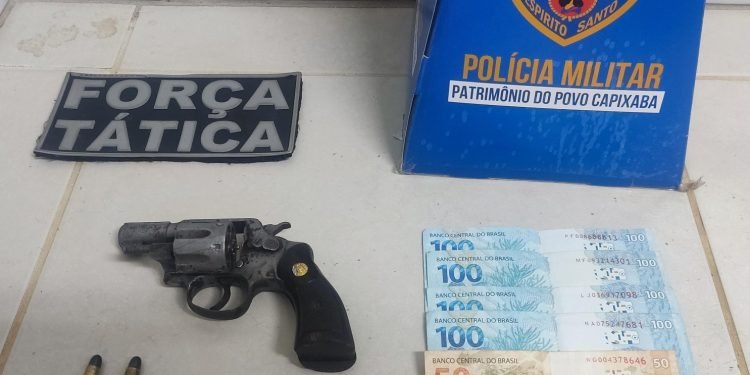 FORÇA TÁTICA DO 11º BPM PRENDE INDIVÍDUO COM ARMA DE FOGO E MUNIÇÕES EM BARRA DE SÃO FRANCISCO FORÇA TÁTICA DO 11º BPM PRENDE INDIVÍDUO COM ARMA DE FOGO E MUNIÇÕES EM BARRA DE SÃO FRANCISCO