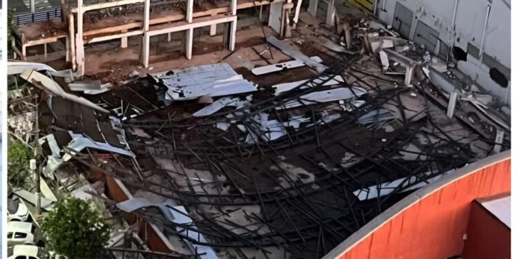“Ginásio do DED” desaba em Vitória; sem vitimas “Ginásio do DED” desaba em Vitória; sem vitimas