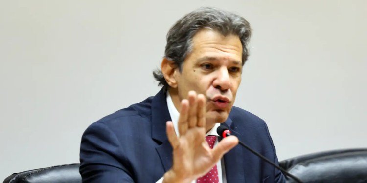 Haddad: Brasil tem "caixa-preta" de R$ 800 bi em renúncias fiscais Haddad: Brasil tem "caixa-preta" de R$ 800 bi em renúncias fiscais