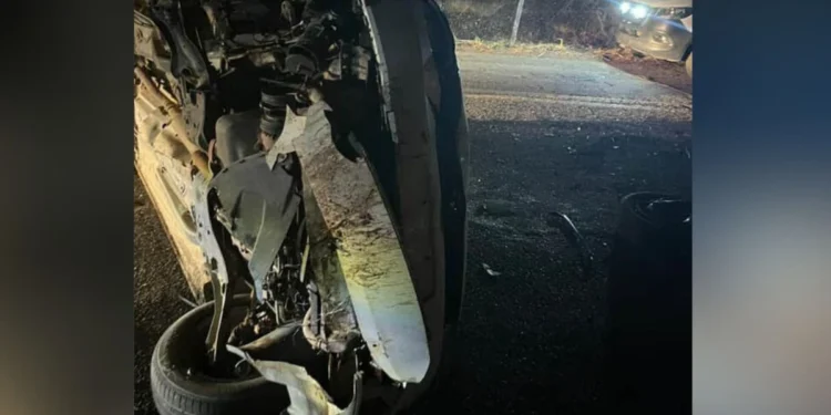 Carro tomba na ES-164 em Mantenópolis e deixa dois feridos Carro tomba na ES-164 em Mantenópolis e deixa dois feridos