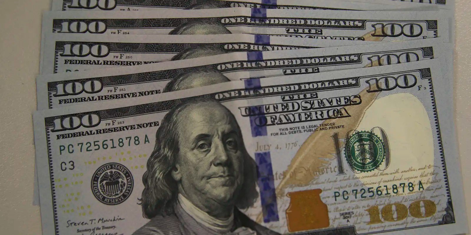 Dólar cai para R$ 5,48 na contramão do mercado externo Dólar cai para R$ 5,48 na contramão do mercado externo