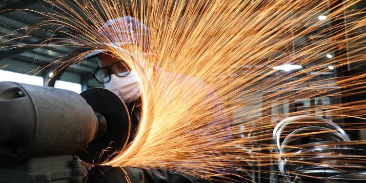 Indústria recua em nove locais pesquisados pelo IBGE Indústria recua em nove locais pesquisados pelo IBGE