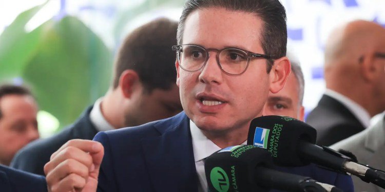 Motta diz que vai levar ao plenário perda do mandato de Carla Zambelli