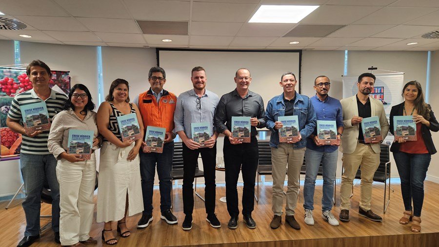 Evento de lançamento do livro, no último dia onze, no auditório do Crea-ES