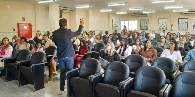 Formação em Barra de São Francisco reúne educadores para debater liderança nas escolas