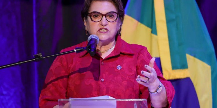 Ministra destaca papel de prefeitos no combate à violência de gênero