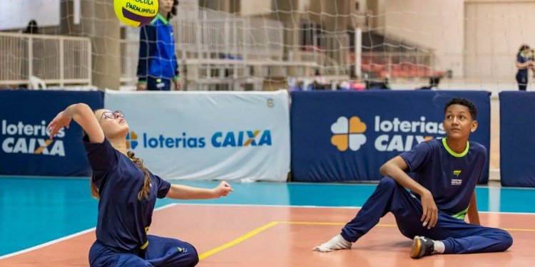 Gratuita, Escolinha Paralímpica leva esporte a jovens com deficiência Gratuita, Escolinha Paralímpica leva esporte a jovens com deficiência