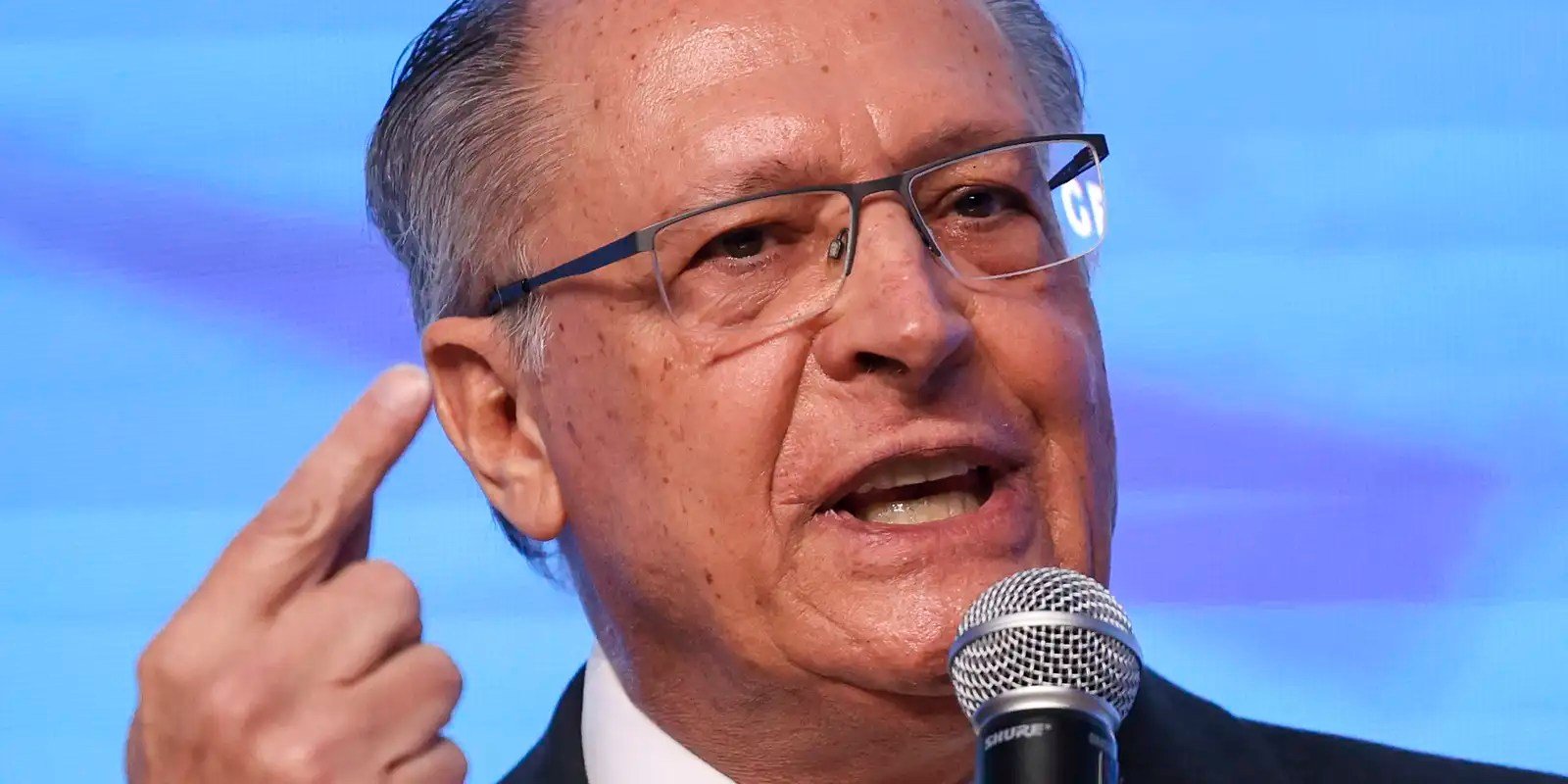 Brasil está conversando “com reserva” com Estados Unidos, diz Alckmin