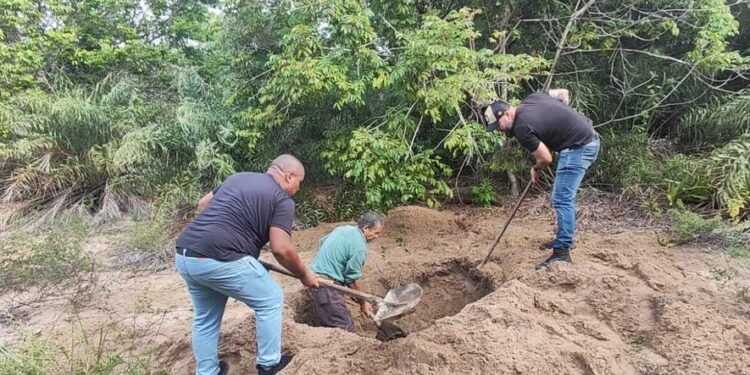 Corpo encontrado entre Guriri e Barra Nova, em São Mateus, pode ser do garoto Lázaro Corpo encontrado entre Guriri e Barra Nova, em São Mateus, pode ser do garoto Lázaro