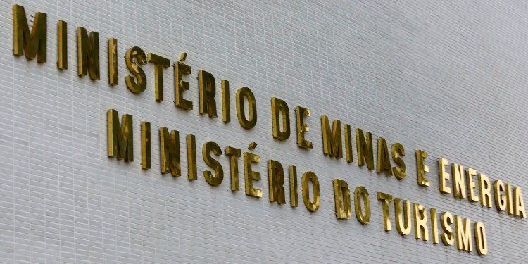 Governo garantirá gás de cozinha gratuito para 17 milhões de famílias Governo garantirá gás de cozinha gratuito para 17 milhões de famílias