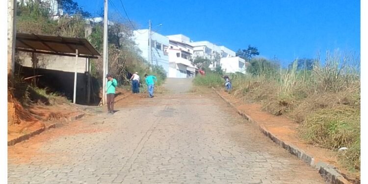 Mutirão de limpeza é realizado no loteamento Morada Feliz, em Barra de São Francisco