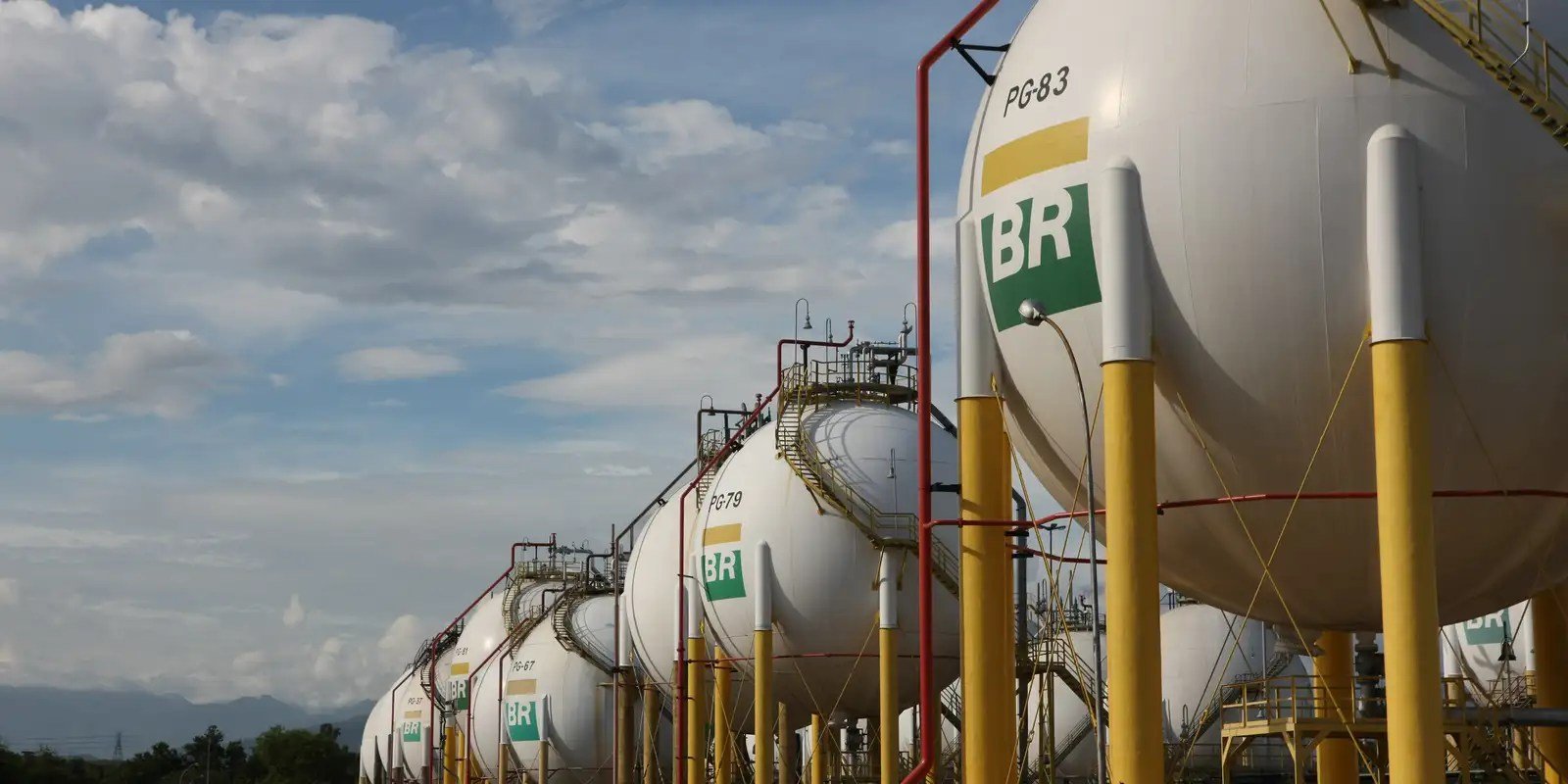 Petrobras reduz em 14% preço do gás natural para distribuidoras Petrobras reduz em 14% preço do gás natural para distribuidoras