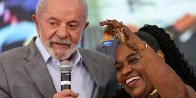 Lula cobra recursos para crédito imobiliário para classe média Lula cobra recursos para crédito imobiliário para classe média