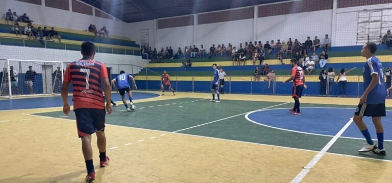 Taça Cidade de Futsal dos Bairros tem público pequeno, mas muitos gols