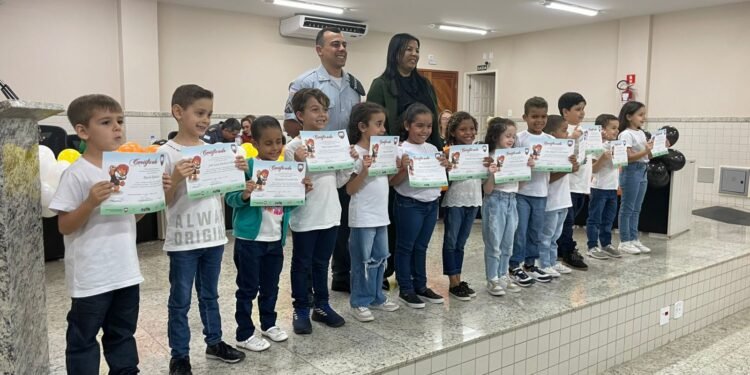Escola Mac Nair, de Barra de São Francisco, realiza formatura pioneira do Proerd para turmas do Pré II