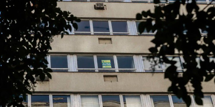 Parcela de famílias que pagam aluguel sobe 25% em 8 anos, mostra IBGE