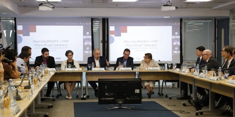 BNDES estuda suspensão temporária de dívidas de afetados por tarifaço BNDES estuda suspensão temporária de dívidas de afetados por tarifaço