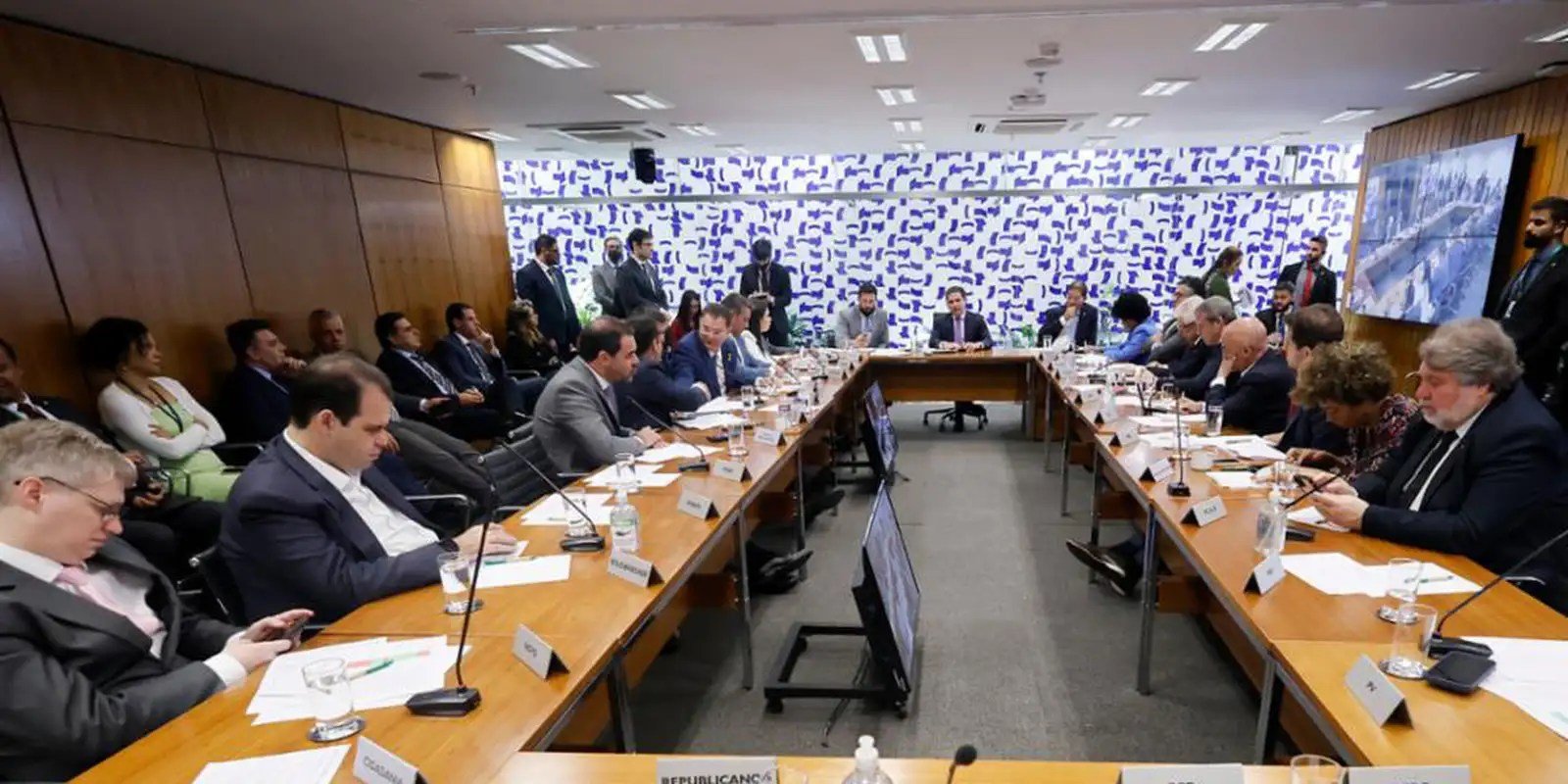 Câmara apresenta texto sobre adultização infantil nas redes em 30 dias Câmara apresenta texto sobre adultização infantil nas redes em 30 dias