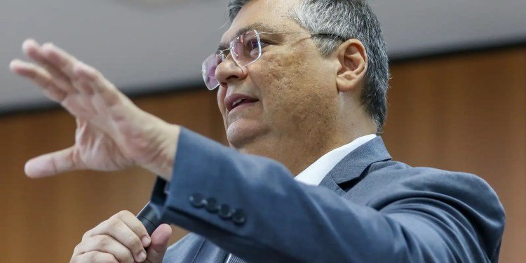 Dino dá 10 dias para Motta explicar trâmite do PL sobre adultização Dino dá 10 dias para Motta explicar trâmite do PL sobre adultização