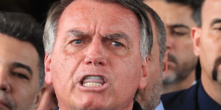 Exames de Bolsonaro indicam resquícios de inflamações pulmonares