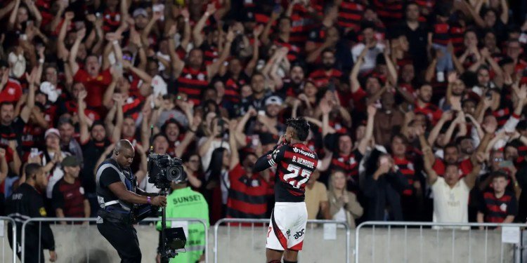 Fla vence e abre vantagem sobre Inter nas oitavas da Libertadores