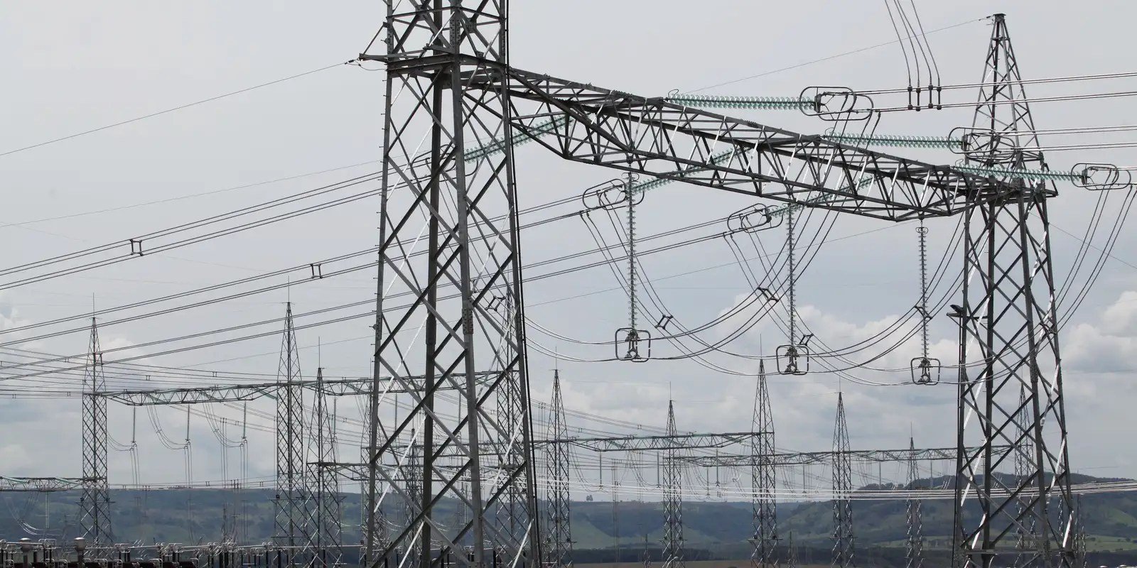 Hitachi anuncia nova fábrica visando data centers e energia renovável