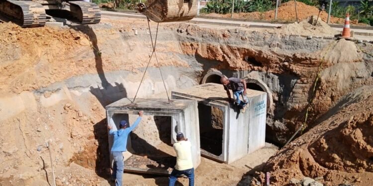 Instalação de galerias pluviais promete melhorar qualidade de vida no bairro Vila Vicente, em Barra de São Francisco