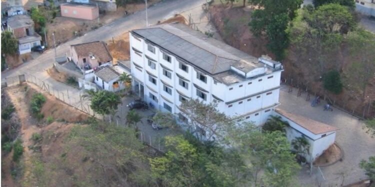 Justiça concede liminar proibindo greve de professores em Barra de São Francisco