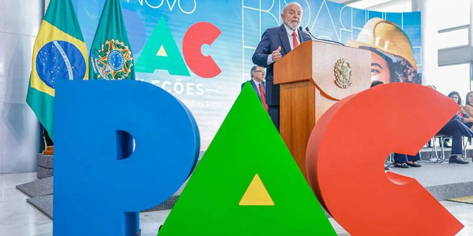 Lula anuncia R$ 9,7 bilhões para o transporte público Lula anuncia R$ 9,7 bilhões para o transporte público