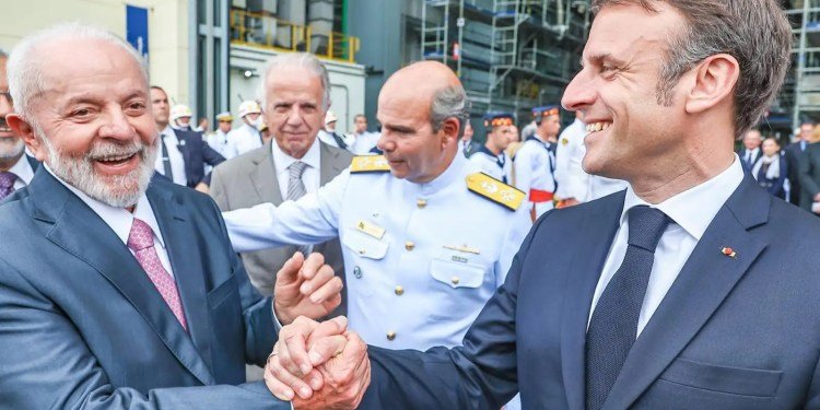 Lula e Macron se comprometem a mais diálogo para acordo Mercosul-UE