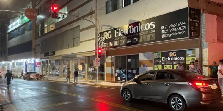 Novos semáforos começam a funcionar em Barra de São Francisco; entenda o que muda no trecho